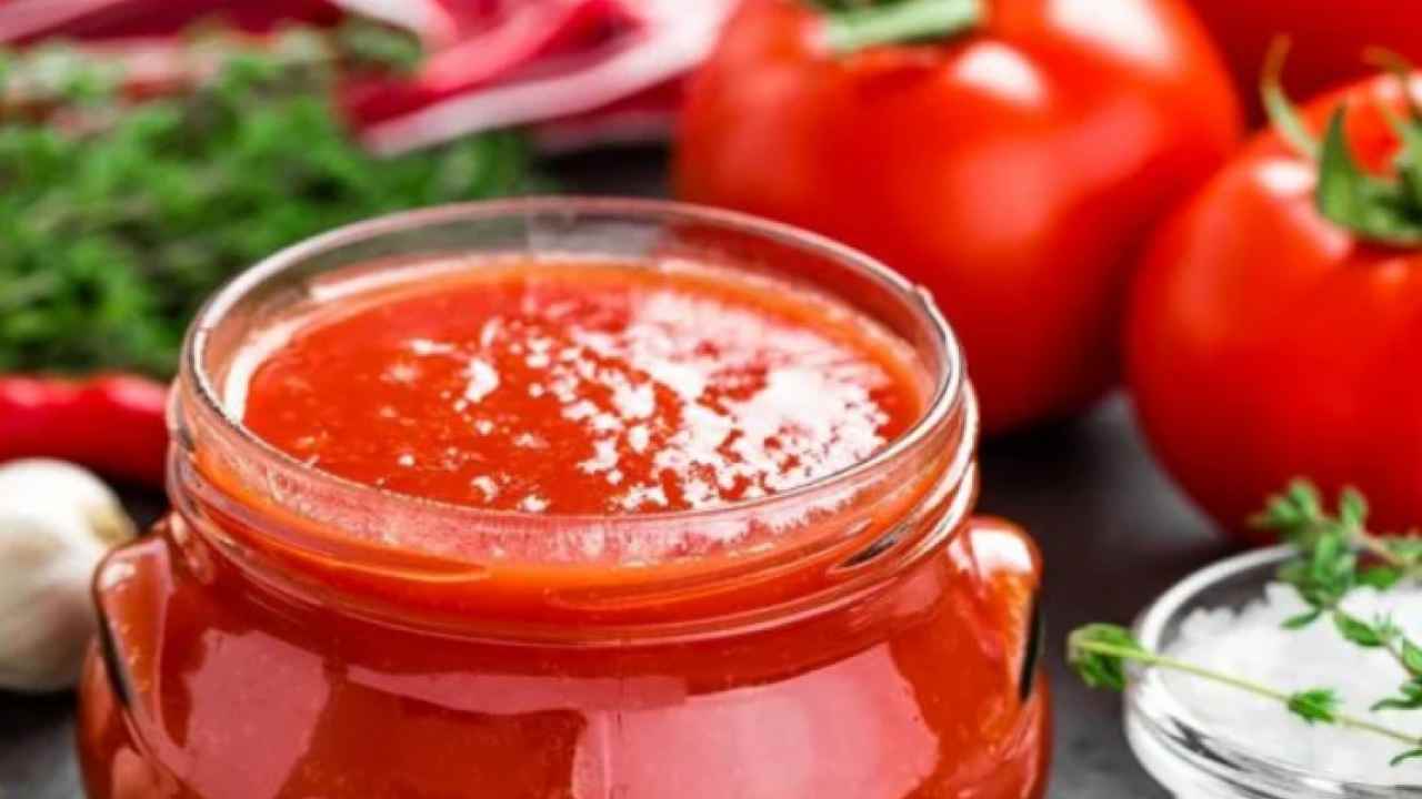 رب گوجه فرنگی طبیعت با غلظت مناسب و رنگ طبیعی